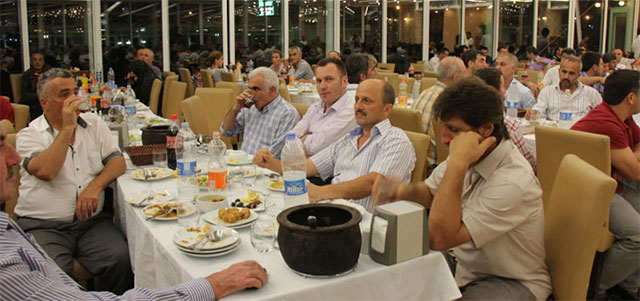 Tek Gıda İş Sendikası, üyeleriyle iftarda buluştu