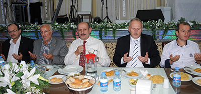 Topaloğlu'ndan AK Parti Teşkilatına iftar