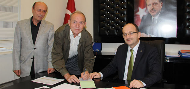 Demokrat Partili Tiryaki, Ak Parti'ye imza attı