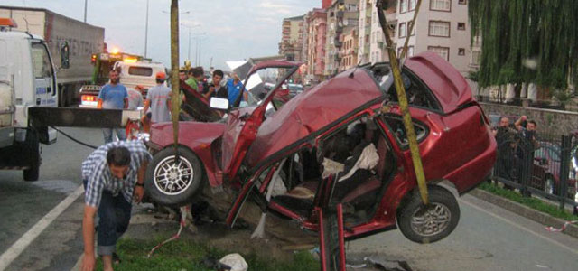 Rize'deki feci kazada baba öldü, oğul yaralı