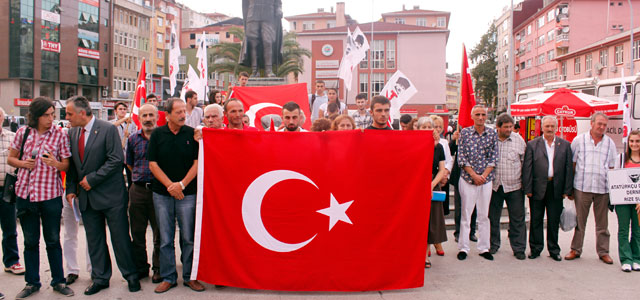 TGB'den Rizeliler'e Cumhuriyetin tapusu