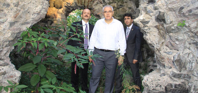 Vali Çakır Rize Kalesi'ni inceledi