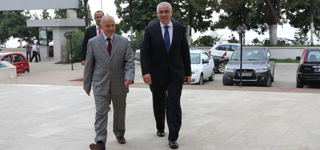 Vali Çakır RTE Üniversitesi'ni ziyaret etti