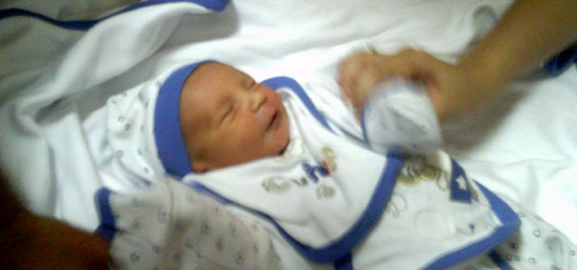 Rize'de yeni doğan bebeği bahçeye bıraktılar