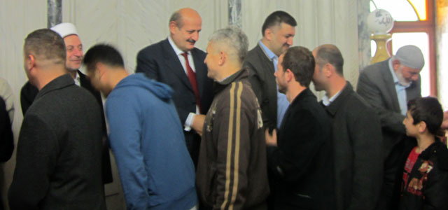 Karal ve Bakırcı Bayram Namazını Sahil Caminde kıldı