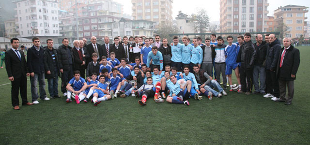 Rize'de Liseler Arası Futbol Turnuvası sona erdi