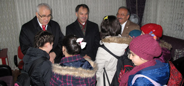 Kimsesiz Çocuklara sabah sürprizi