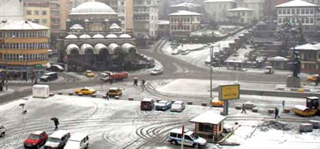 Rize'de kar yağışı tedbirleri alındı