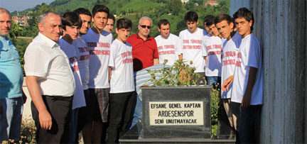 Ardeşenspor kaptanını unutmadı