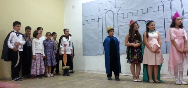 Rize Çay İlköğretimden Tiyatro ve Resim Sergisi