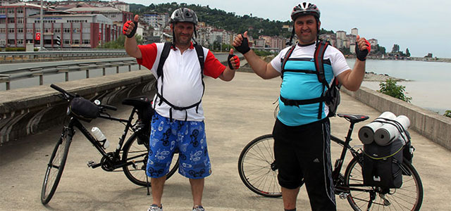 Türkiye turundaki Çılgın Bisikletçiler Rize'de
