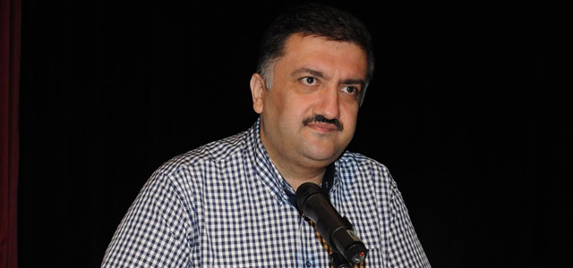 Karal: Bir elde bilgisayar bir elde Kuran-ı Kerim