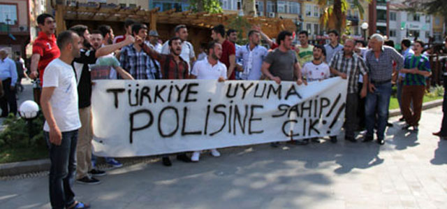 Rize'de Başbakan Erdoğan ve Polise destek yürüyüşü