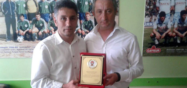 Pazarspor Hocasına Rize Tüfad'dan plaket
