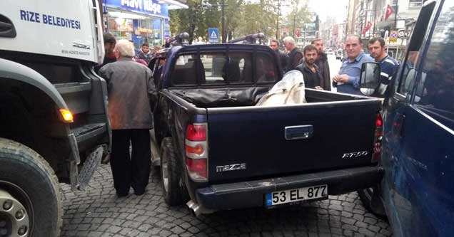 Cumhuriyet Meydanında maddi hasarlı kaza