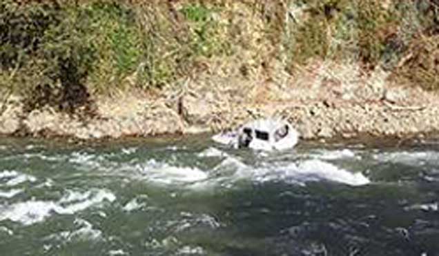 Ardeşen'de otomobil dereye uçtu: 1 ölü