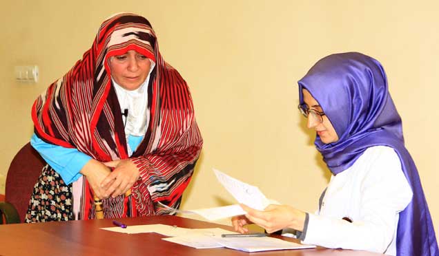 Rize'de sağlık çalışanlarından tiyatro gösterisi