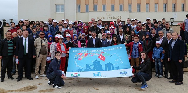 Rizeli öğrenciler Çanakkale'ye uğurlandı