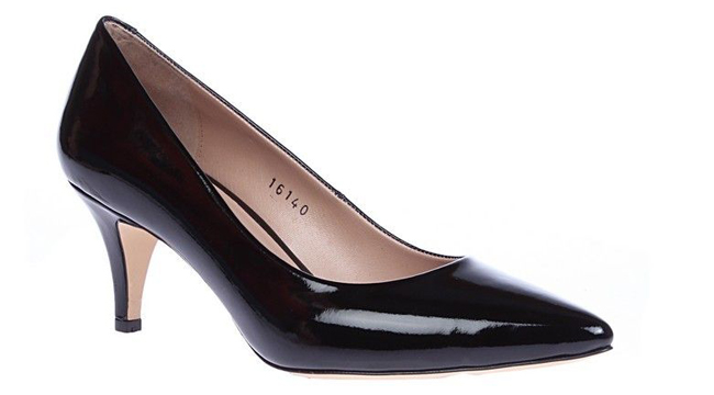 Kadınlar arasında topuklu ayakkabı seçimi