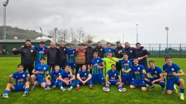 Genç Atmacalar Trabzon’da Tarih Yazdı: U17 Ligi’nde Şampiyon Çaykur Rizespor