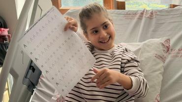 Rize'de 13 Yaşındaki Melek Okuma Yazmayı Hastanede Öğreniyor