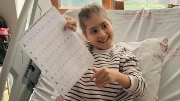 Rize'de 13 Yaşındaki Melek Okuma Yazmayı Hastanede Öğreniyor