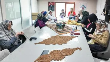 Rize’de Kadınlar Hem Öğreniyor Hem Üretiyor